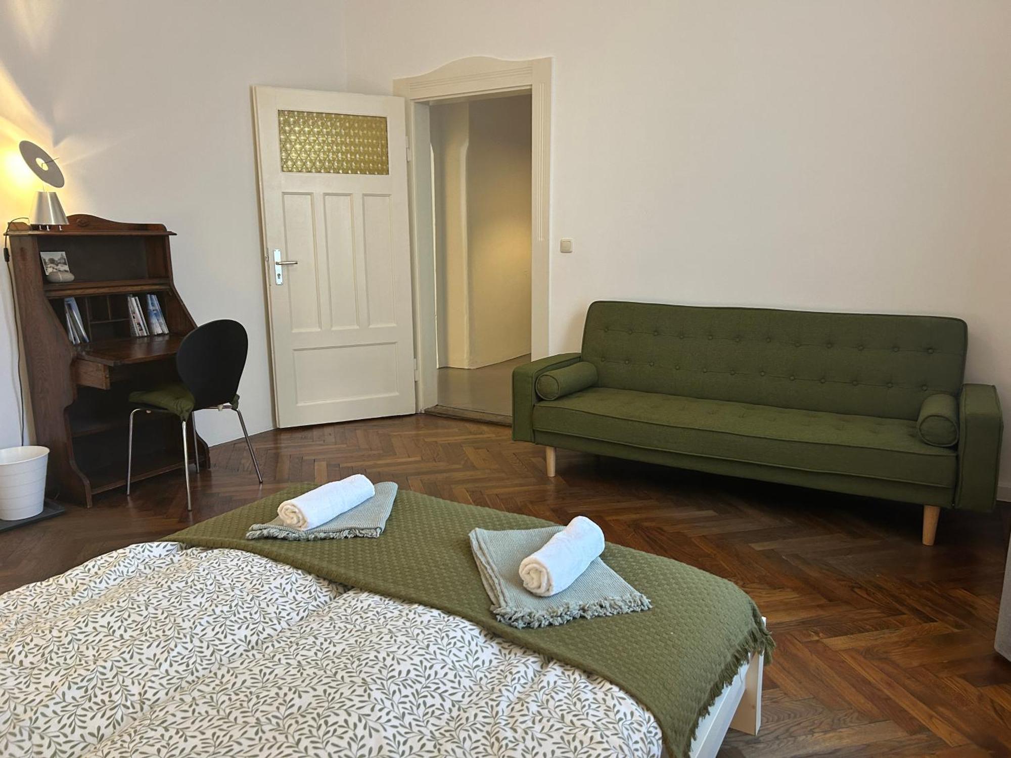 Wohnen Mit Kuenstlerflair In Muenchen Apartment Exterior photo
